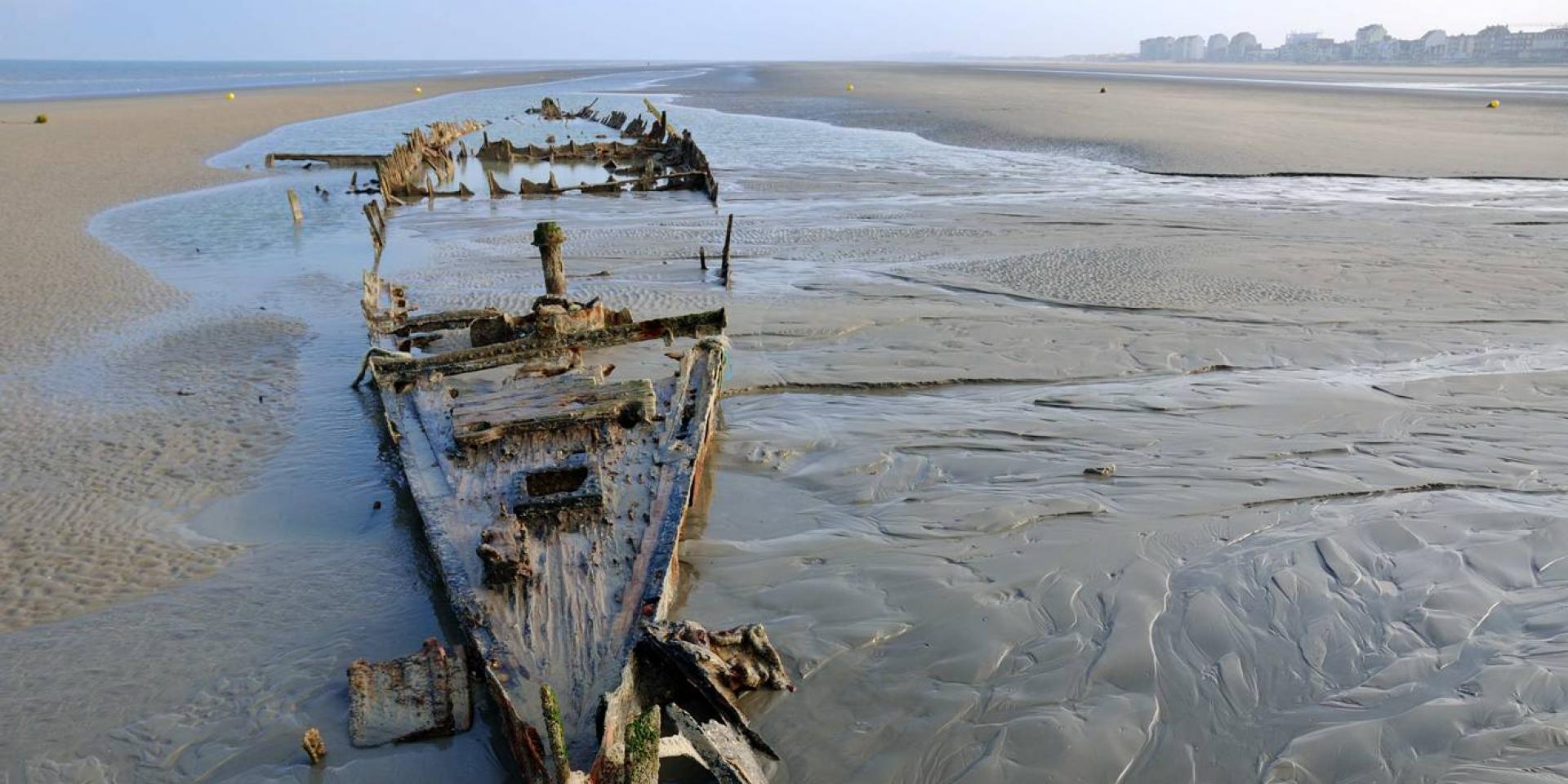 Shipwrecks on the beaches Dunkerque Tourisme