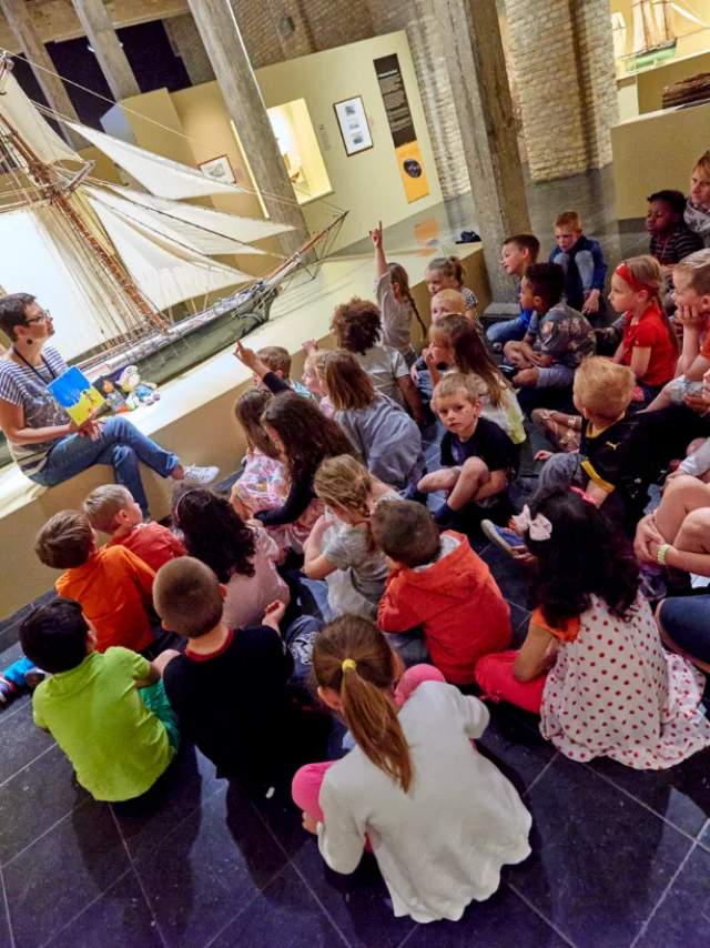 Jeunes au Musée Maritime et Portuaire de Dunkerque
